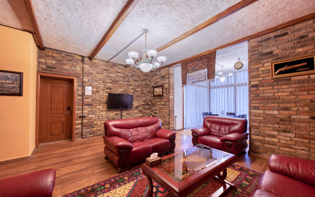 Hotel Alpine Castle