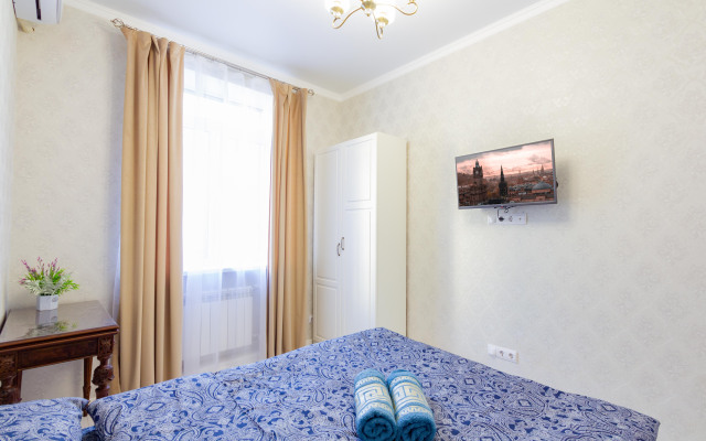 Dvukhkomnatnaya V Istoricheskom Tsentpe Gopoda S Parkovkoy Flat