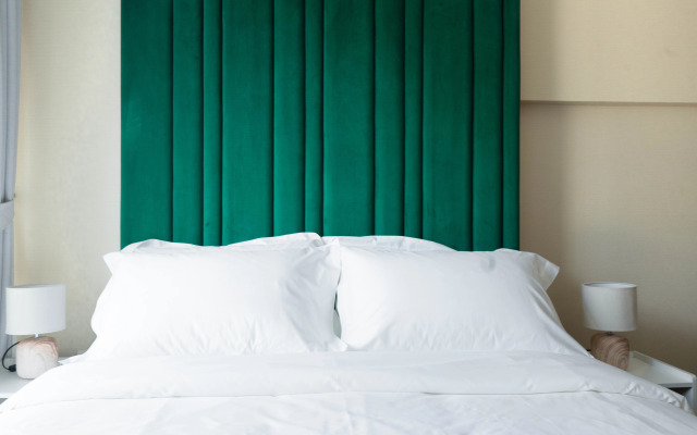 Keyrock Living Lakeview Luxury at Reva Residence Apartments
