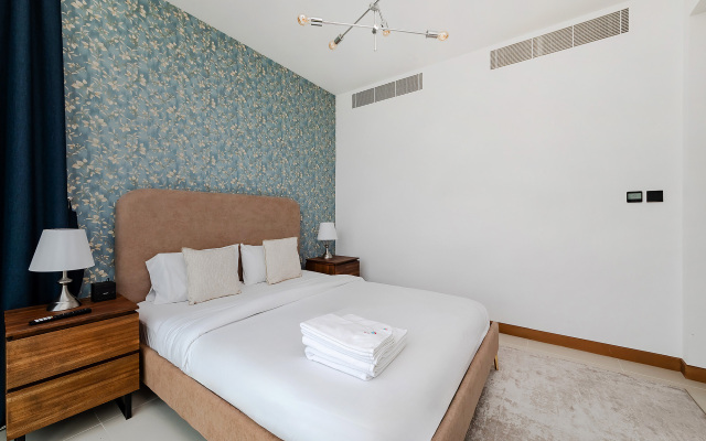 Stylish 2br with Marina Views Apartments