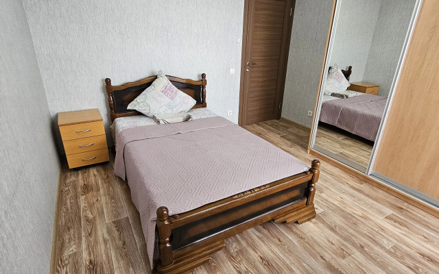 Trekhkomnatnye Na Yemlyutina Flat
