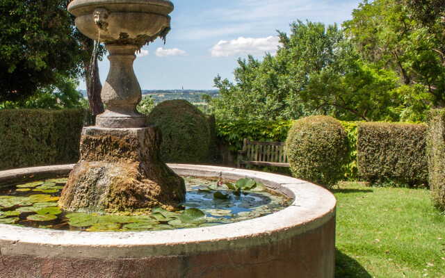 Castello Del Duca Hotel