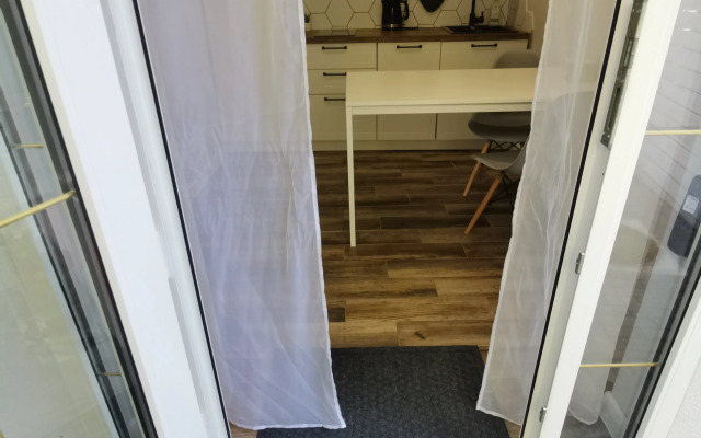 V Tsentre Sochi s Terrasoy i Zonoy Barbekyu Apartments