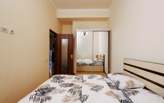 2-K v Novostroyke, Ulitsa Arama, Di480 Flat