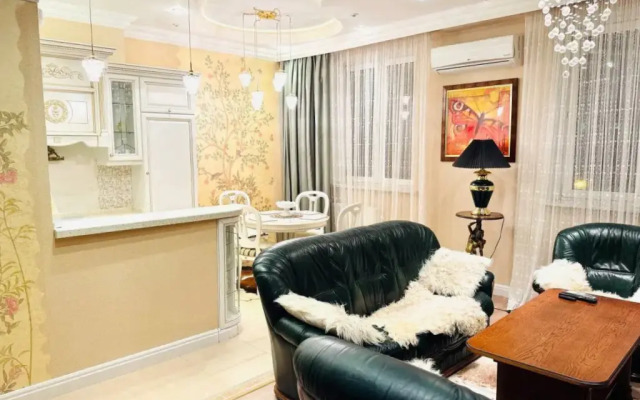 Ryadom S Chashey Flat