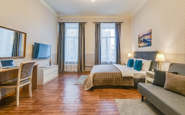 Prostornaya U Naberezhnoy Nevy Flat