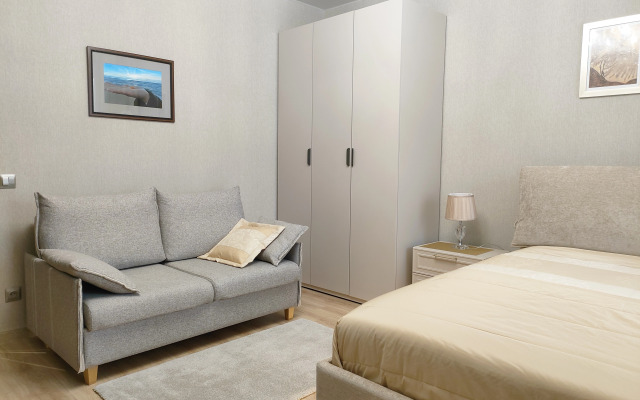 Ryadom S Parkom I Morem Flat