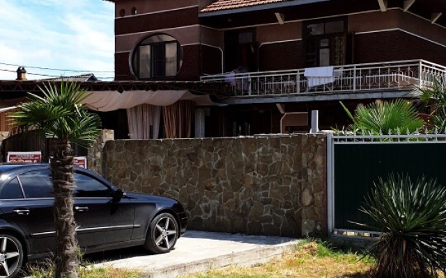 Elina Guest House