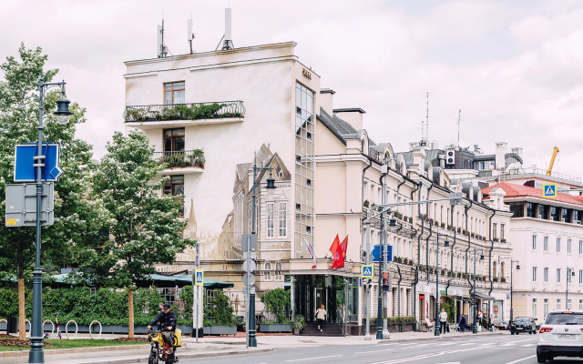 Отель Амбассадори