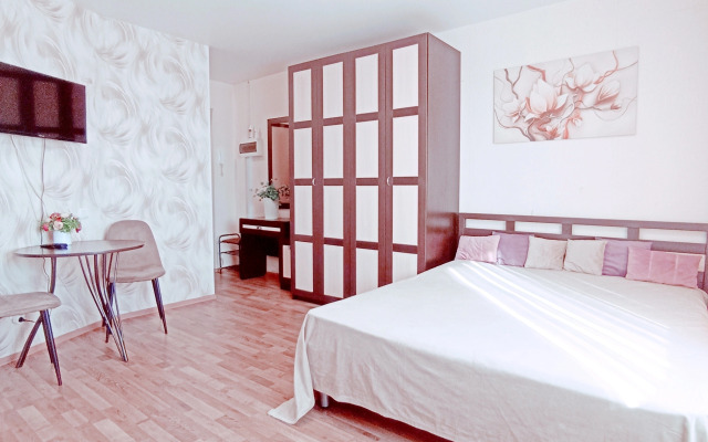 Na Ulitse Universitetskaya Naberezhnaya 60 Flat