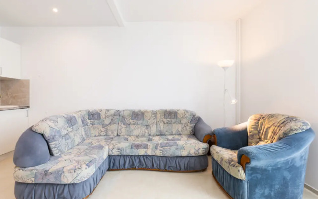 64 V Zhk Otrada Apartments