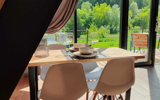 Dvuetazhny A-Freym S Terrasoy Chalet