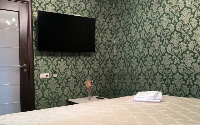 Ryadom S Parkom, Nedaleko Ot Glaznogo Tsentra Muldasheva Flat