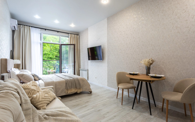 S Balkonom I Vidom Na Lesopark Alleya 326 Flat