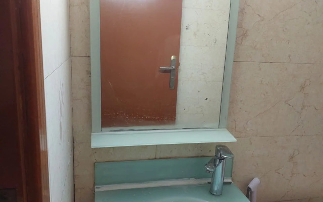 Benitah Capsule Family Rooms and Partitions Hostel