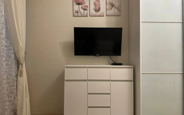 Uyutnaya V Nakhabino S Vysokimi Potolkami I Balkonom Apartments