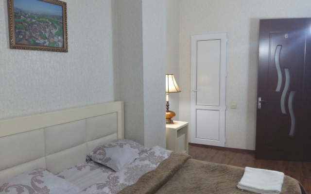 Come In Hotel