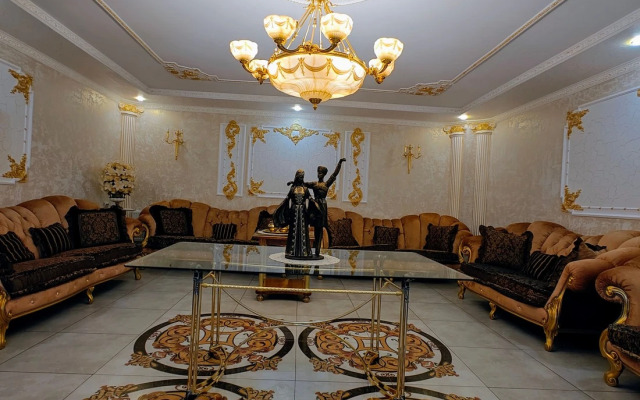 Отель Golden House