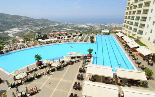 GoldCity SM With Private Pool Villa