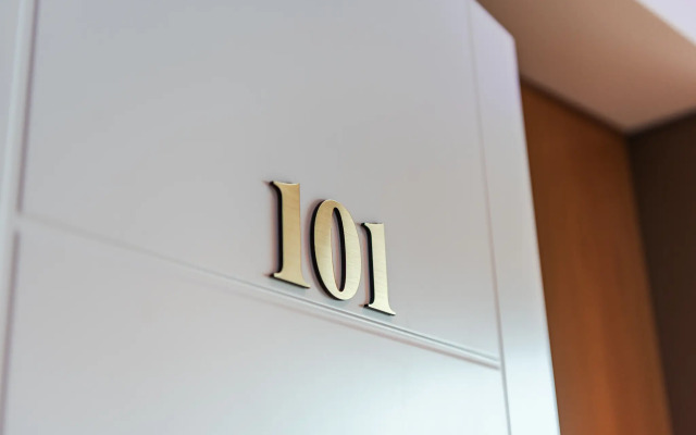 Marina Luxury Suites 101 Jacuzzi Apartments