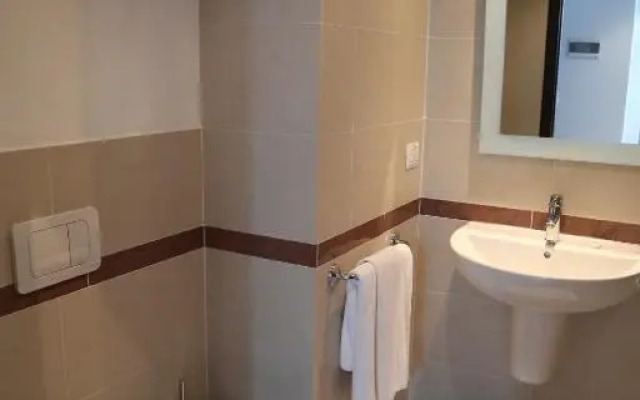 Shagala V Gorode Uralsk Hotel