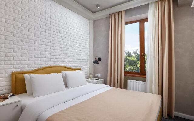 Petr Hotel