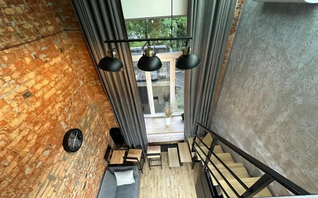 Dvukhurovnevaya studiya s dvumya sanuzlami v parke Apartments