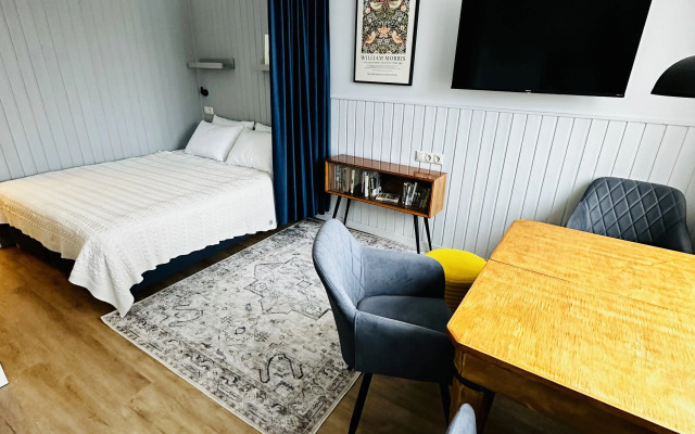 Daily Apart Flat