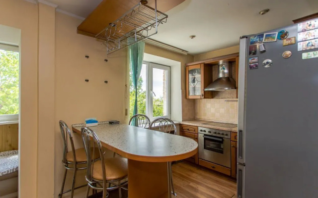 Na Ul. Pologaya 24 Flat