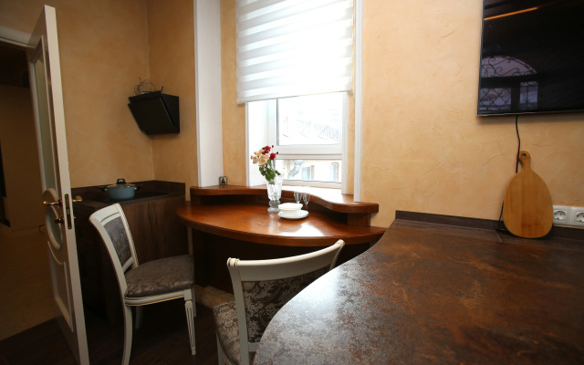 Dlya 8mi Gostey Nevsky 5 Apartment