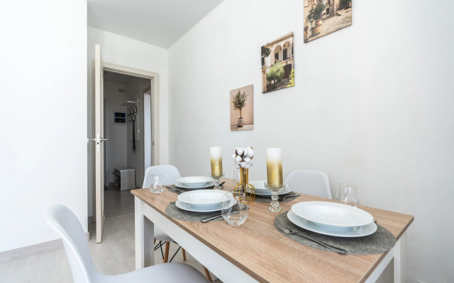 Uyutnaya Svetlaya S Vidom Na Zakat Flat