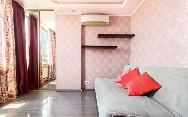 Komarova 12 Flat