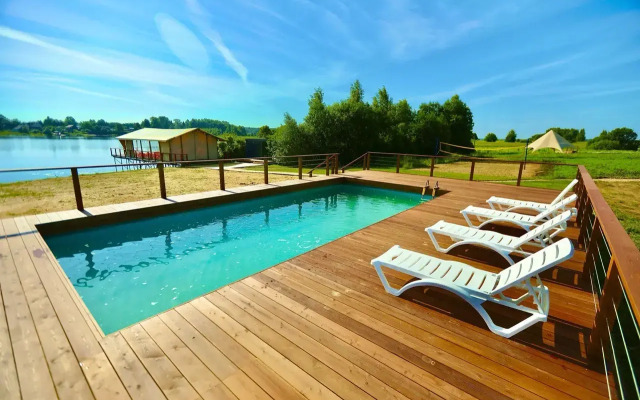 Глэмпинг Носороги