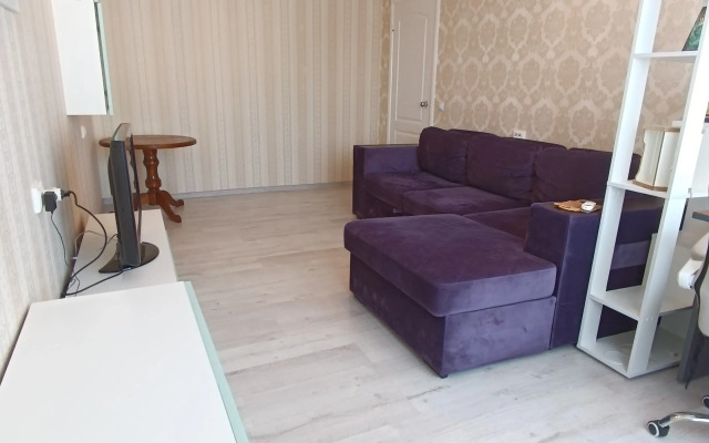 Uyutnaya 2-Khkomnatnaya Na Rechnoy Naberezhnoy Flat