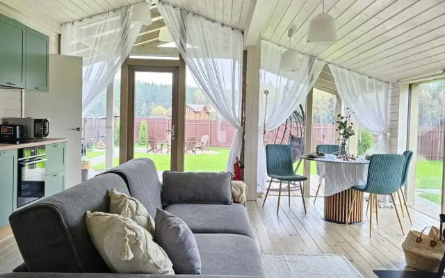 Novy Eko-Dom C Panoramnymi Oknami Private house