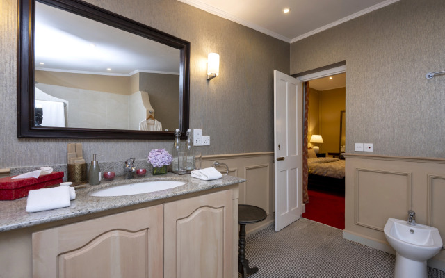 Hill Rise Luxury Villa & Stables by Edwards Collection Villa