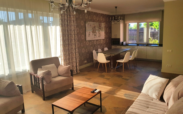 Na Tsentralnoy 37 Villa
