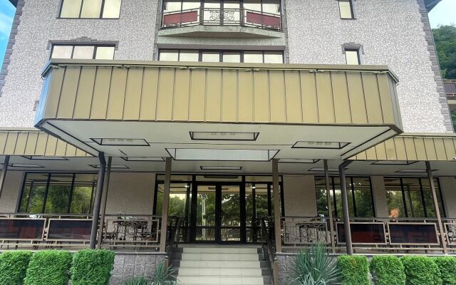 Alp Hotel