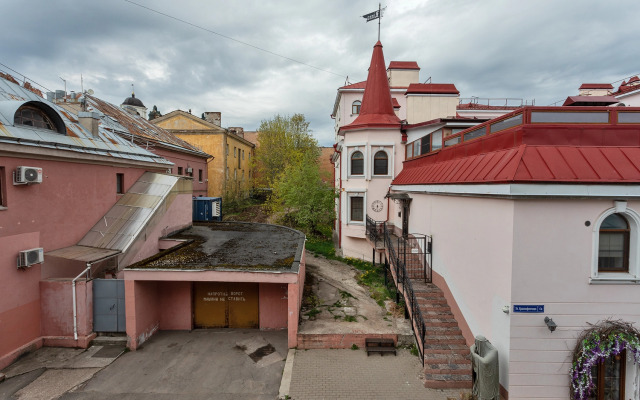 J&N Apartments s kaminom i letney terrasoy v samom tsentre istoricheskogo Vyborga Krasnoflotskaya 1 Apartments