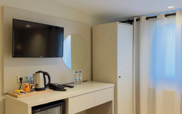 Astro Suites Hotel