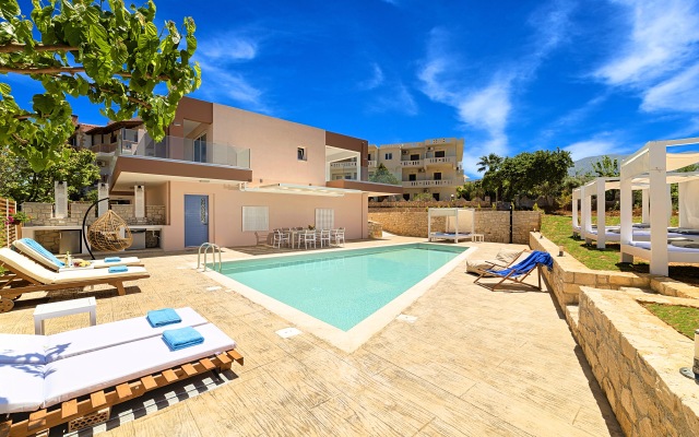 Allas Villa Heated Pool