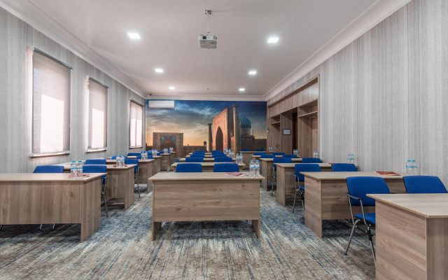 Huayue Mansion Hotel