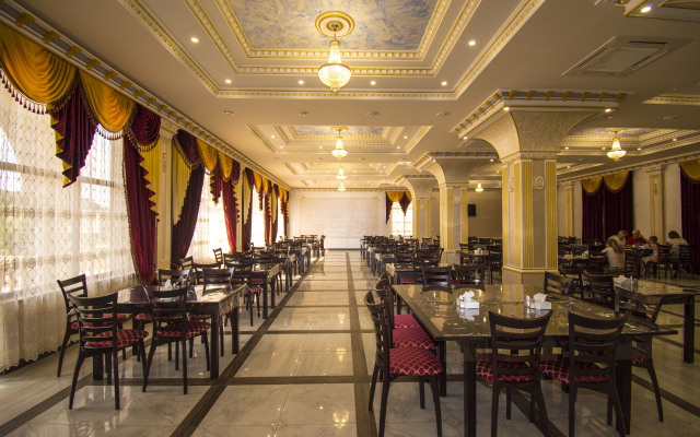 Grand Noy Hotel