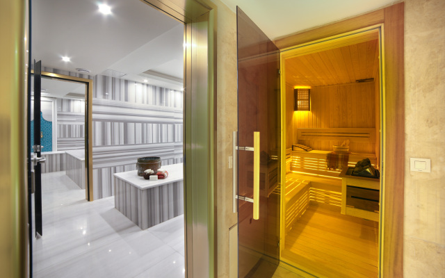 Great Fortune Design Hotel