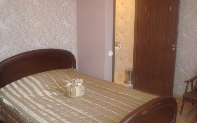 Happy Holiday Hotel