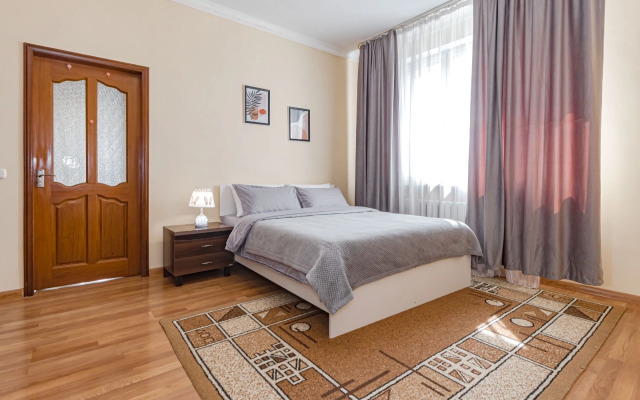 Idealnye Dlya Bolshoy Kompanii V Tsentre Apartments