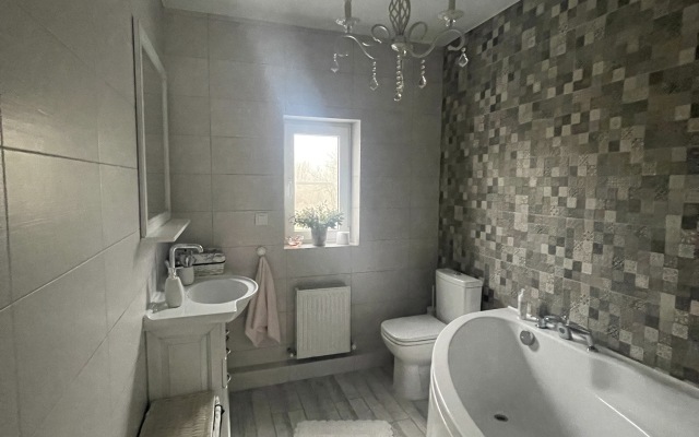 Maksimanit Guest House