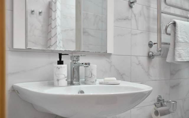 In the center of the Riviera Park Apartments