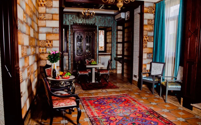 Royal Historical Boutique