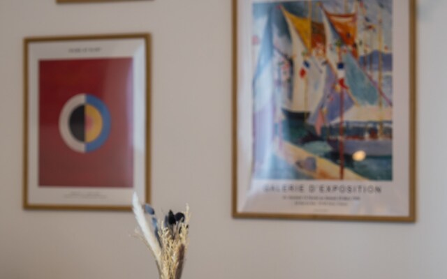 Апартаменты "Амели на Неве"